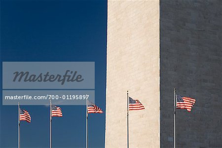Amerikanische Flaggen und Washington Monument, Washington, DC, USA