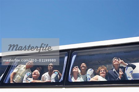 Senioren auf Tour-Bus