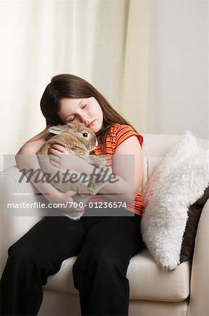 Portrait de lapin Girl Holding