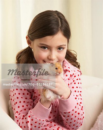 Portrait de jeune fille avec Hamster