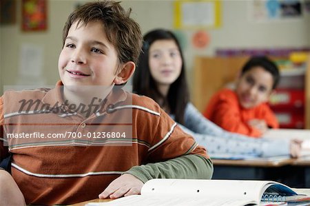 Enfants dans la salle de classe