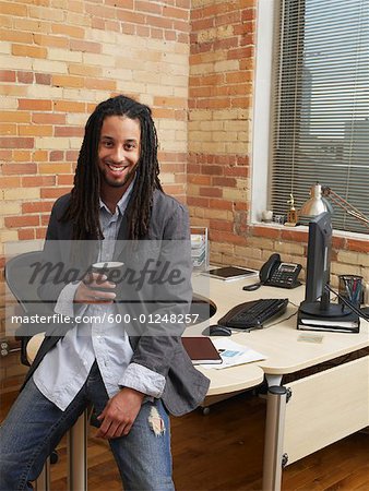 Portrait d'homme d'affaires au bureau