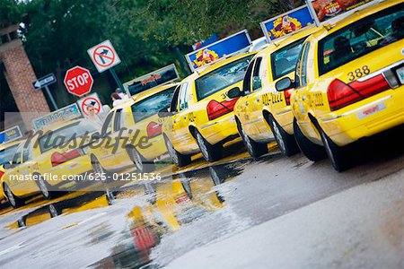 Taxis en attente dans une rangée, Savannah, Georgia, USA