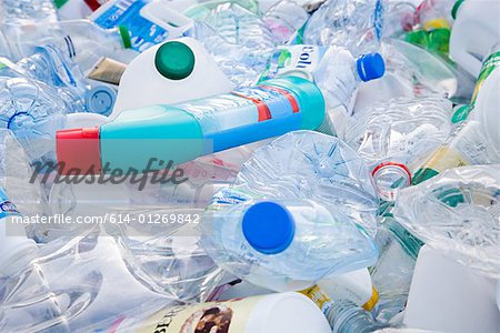 Stapel von Kunststoff-Flaschen
