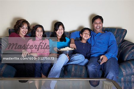 Famille, regarder la télévision