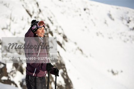 Femme ski, Whistler, Colombie-Britannique, Canada