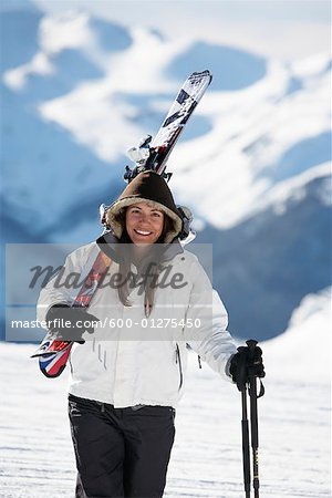 Frau, die Skier, Whistler, Britisch-Kolumbien, Kanada