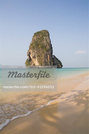 Formation rocheuse de rivage, Krabi, Thaïlande