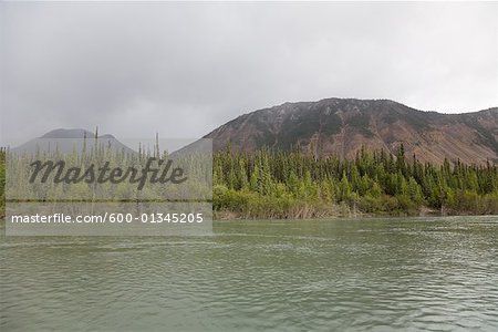 Rivière Nahanni et montagnes Sunblood, réserve de parc National Nahanni, Territoires du Nord-Ouest, Canada