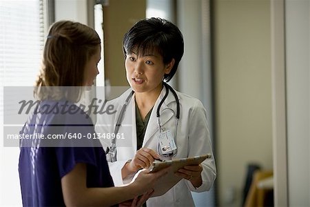 Gespräch mit Frau Krankenschwester ärztin