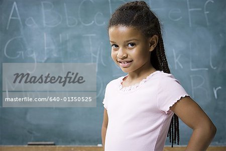 Portrait d'une jeune fille souriant