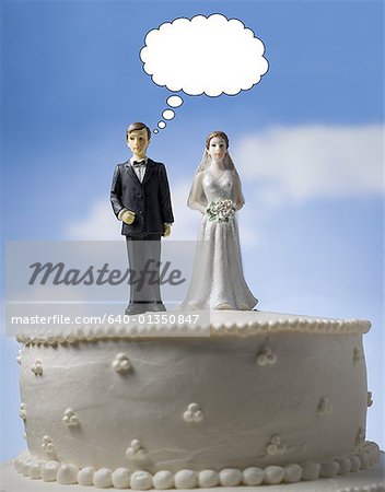 Gâteau de mariage métaphore visuelle avec les décorations de gâteau de figurine