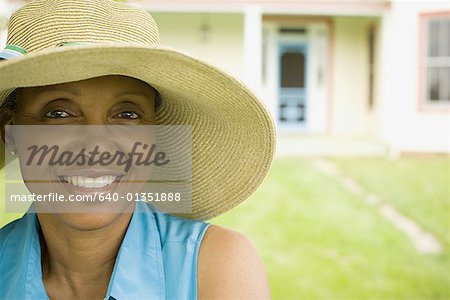 Portrait d'une femme senior souriant