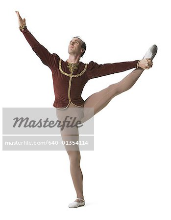 Danseur de ballet masculin effectuant ballet