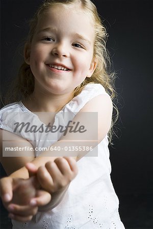 Portrait d'une jeune fille souriant