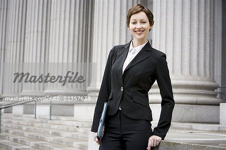 Portrait d'une femme avocate souriant
