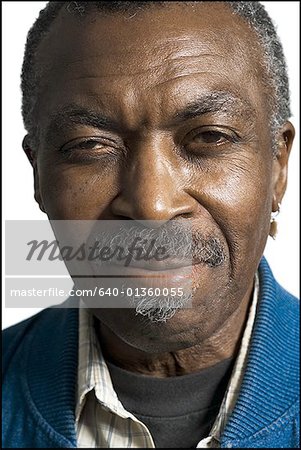 Portrait d'un homme d'âge mûr souriant