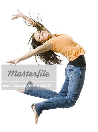 Portrait d'une jeune adolescente de saut