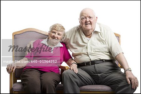 Portrait d'un couple senior souriant