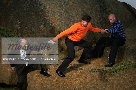 Hommes en plein air