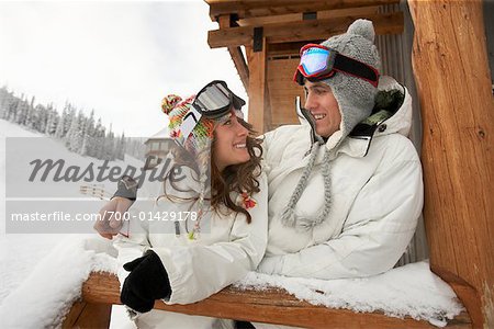 Couple de Ski Lodge
