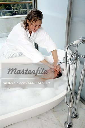 Mature Couple Spaß in der Badewanne