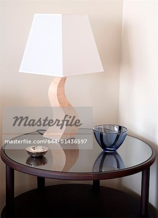 Table basse avec lampe moderne