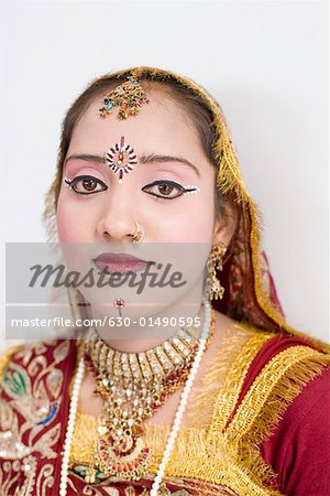 Portrait d'une jeune adolescente, vêtus d'habits traditionnels