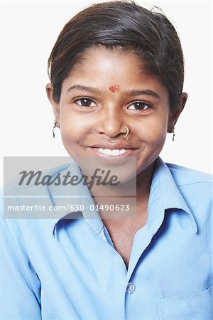 Portrait d'une jeune fille souriant