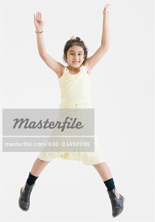 Portrait eines Mädchens springen