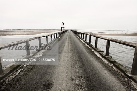 Chaussée des marées et tour d'Observation, de Lindisfarne, Northumberland, Angleterre, ru