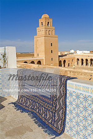 Tunisie, Kairouan, mosquée de Sidi Okaba, vue depuis une terrasse voisine