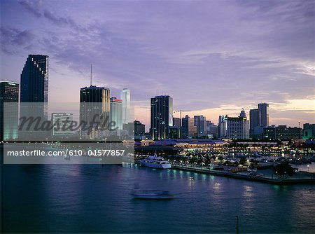 Aux États-Unis, la Floride, Miami au crépuscule