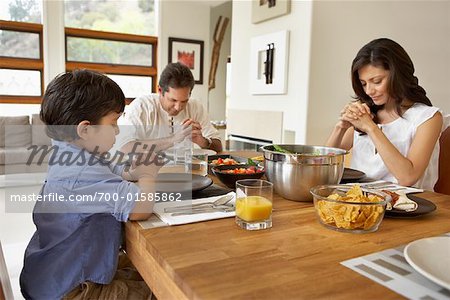 Prière avant le repas de famille
