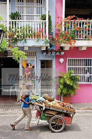 L'homme produit vente, à Cartagena, Colombie
