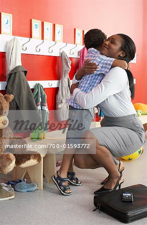 Mutter und Sohn im Kindergarten