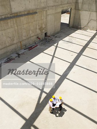 Ingenieure bei Baustelle