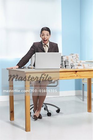 Geschäftsfrau am Schreibtisch
