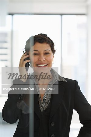 Femme d'affaires avec organiseur électronique