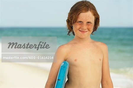 Junge am Strand