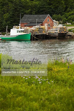 Casiers à homard sur le quai, Port Dufferin, Nova Scotia, Canada