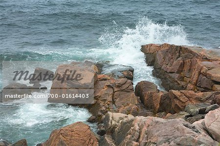 Wellen schlagen Felsen, Cape Breton, Nova Scotia, Kanada