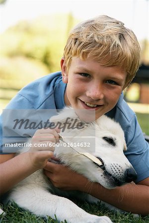 Portrait de garçon avec son chien