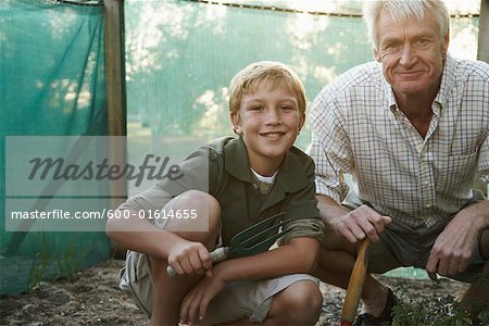 Großvater und Enkel Gartenbau