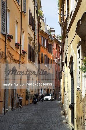 Schmale Gasse in Rom, Italien