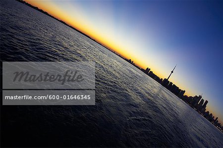 Ligne d'horizon au crépuscule, Toronto, Ontario, Canada
