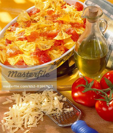 Pasta und Tomaten gratin