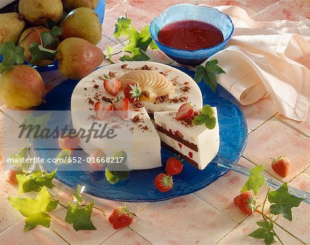 Pear and strawberry bavarian cake