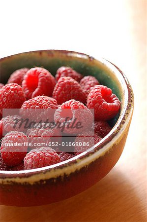 raspberries in bowl