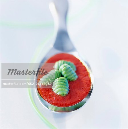 Spiruline Gnocchi mit Tomatensauce